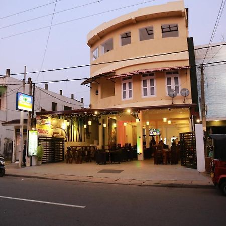 Hotel Coconut Primitive Negombo Esterno foto