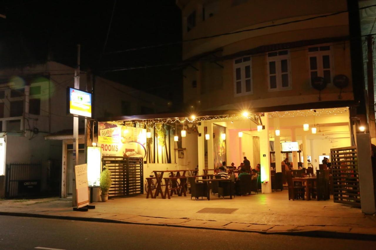 Hotel Coconut Primitive Negombo Esterno foto