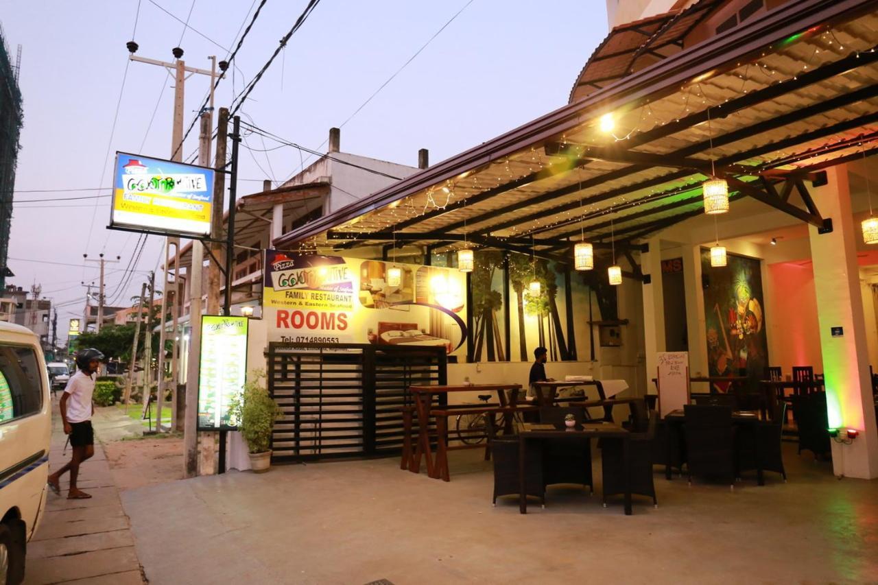 Hotel Coconut Primitive Negombo Esterno foto