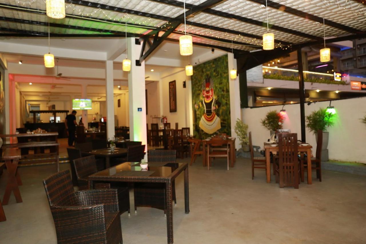 Hotel Coconut Primitive Negombo Esterno foto