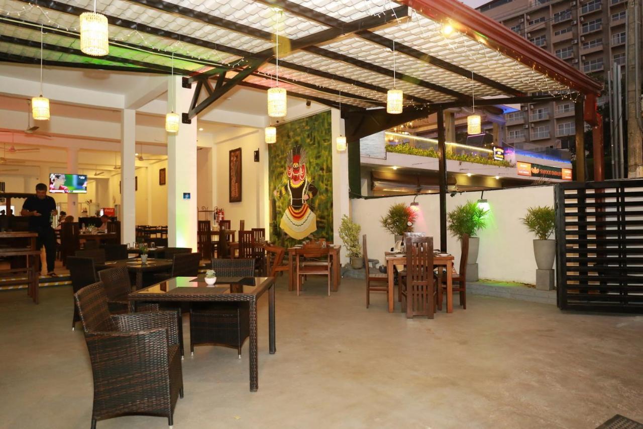 Hotel Coconut Primitive Negombo Esterno foto