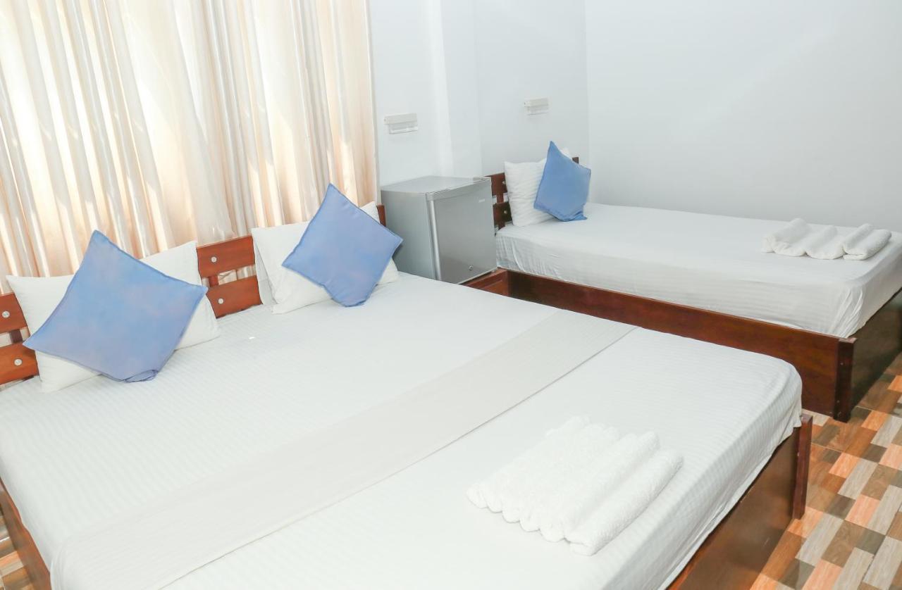 Hotel Coconut Primitive Negombo Esterno foto