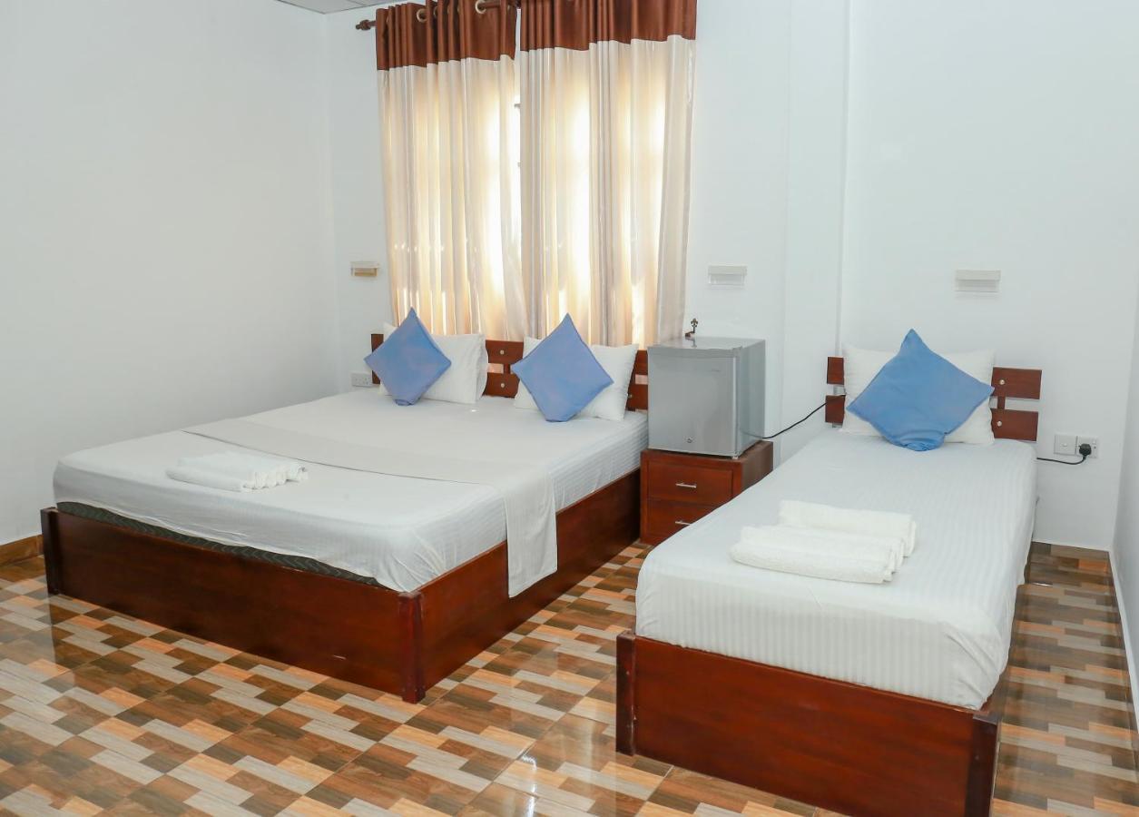 Hotel Coconut Primitive Negombo Esterno foto